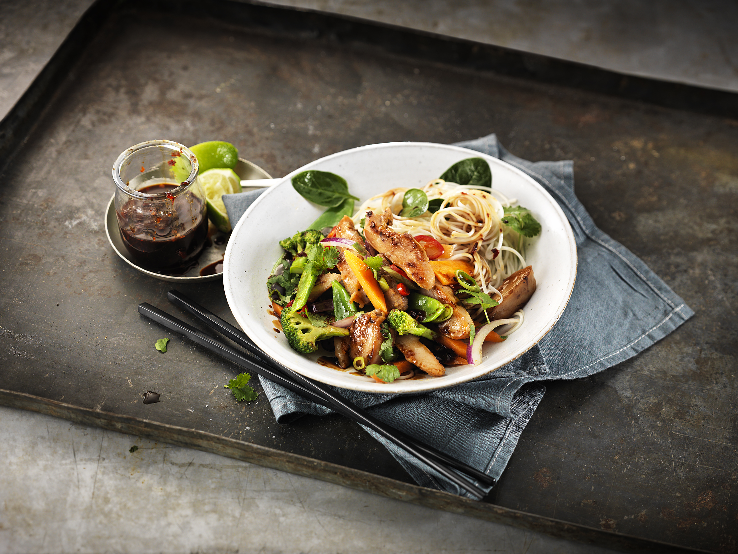 Wokstrimor-med-limedressing-och-koriander